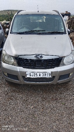 Mahindra qunto c8