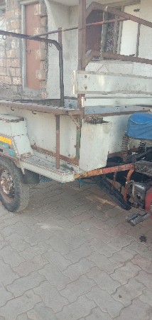 છકડો રીક્ષા વેચવાની છે