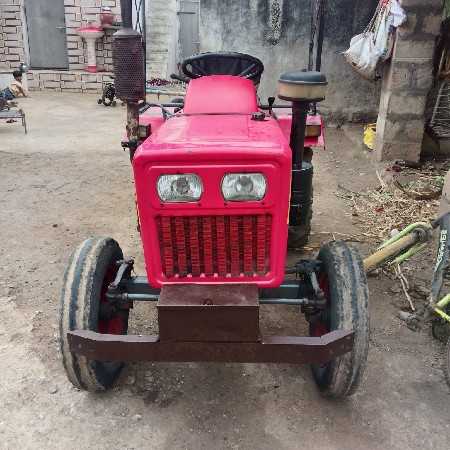 મીની ટ્રેક્ટર વેચવાનું છે.