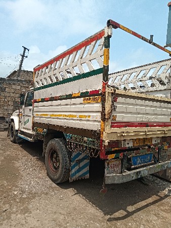 બોલેરો. વેચાણ  ૮ફુટ  સાદી