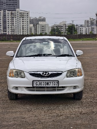 એસેન્ટ વેચવા ની છે