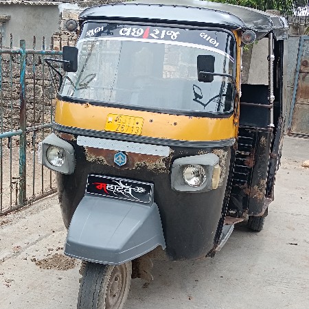 પિયાગો રિક્ષા વેચવાની છે