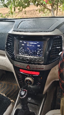 xuv300w8 toop modal
