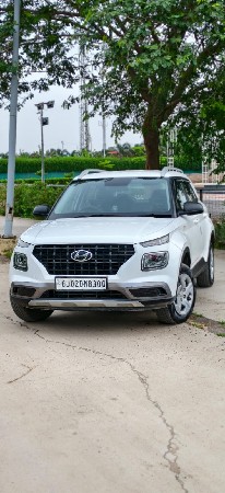 Hundai venue CNG