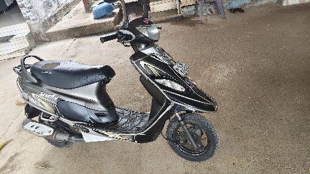સ્કૂટી બેસવાની સે