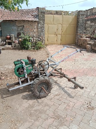 શિંગડા વાળું ટ્રેક્ટર વેચવાનું છે