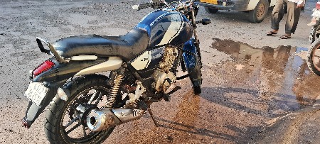 bajaj v15