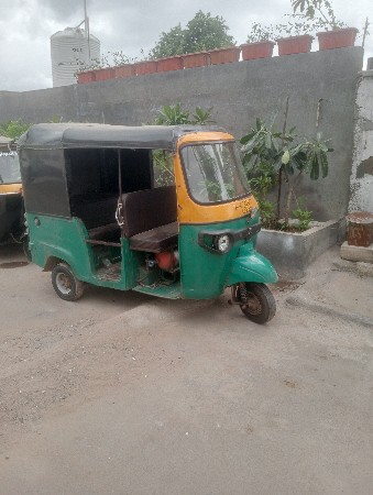 piaggio રીક્ષા વેચવાની છે