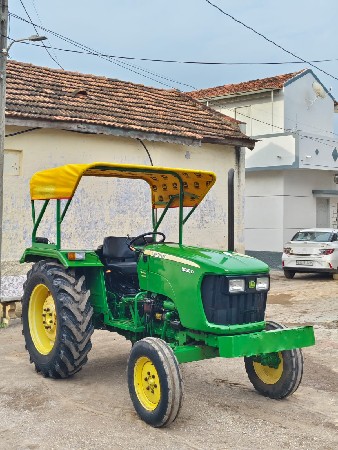 John Deere 5038D