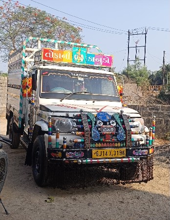 બોલેરો નવ ફૂટ વેચવાની છે
