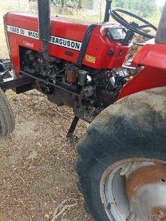 ટેકટર વેચવાનો છે