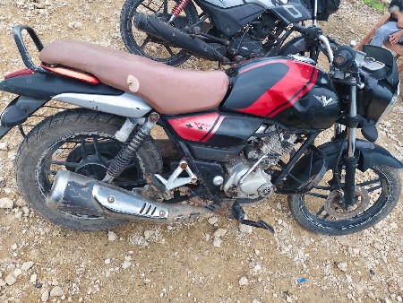 bajaj v15  વેચવાની છે