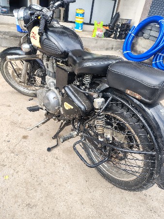 બુલેટ ક્લાસિક 350 વેચવાનું છે.