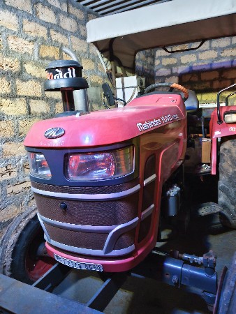Mahindra yuvo 275