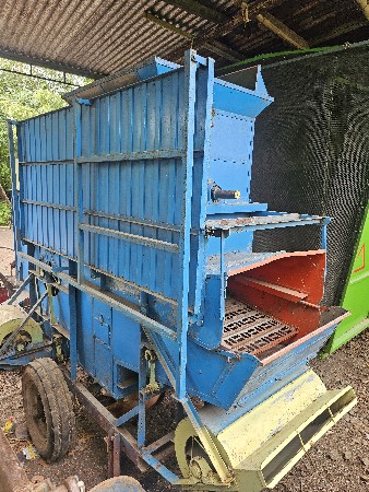 થ્રેસર વેચવાનુ છે