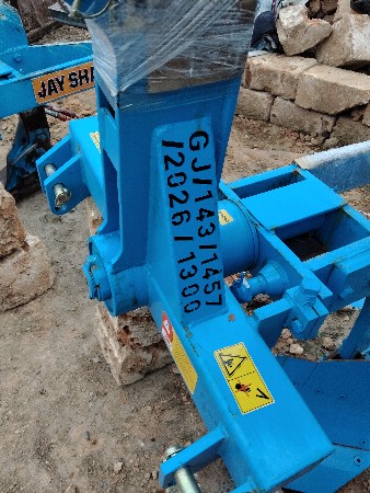 પાવડા વેચવાના છે