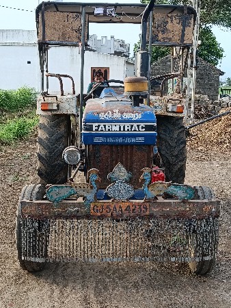 ટ્રેક્ટર વેચવાનું છે
