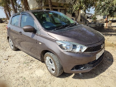 કાર વેચવાની છે. એક હાથે વપરાયેલ