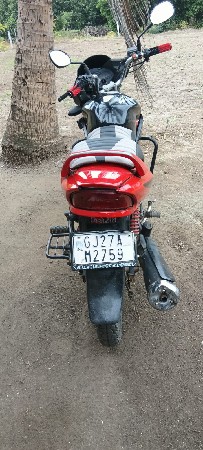 ગાડી વેંચવા ની છે