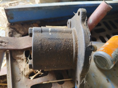 eicher 380 no hydraulic pump or