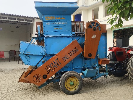 જયંત થ્રેસર આપવાનું છે.