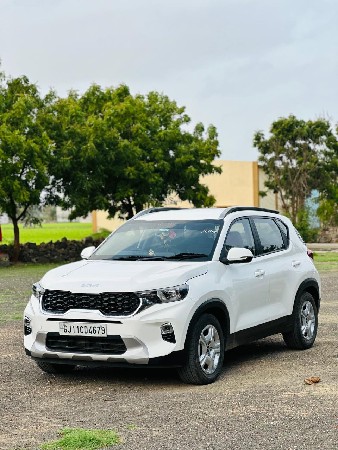 ફોર વ્હીલ કાર વહેચવા નિ છે