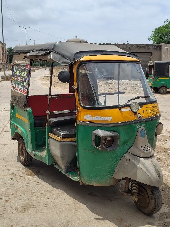 પિયાગો રિક્ષા 2016 મોડેલ