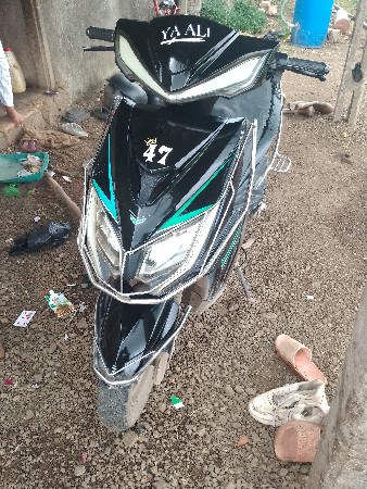 બેટરીવાળી સ્કુટી વેચવાની છે દોઢ વર્