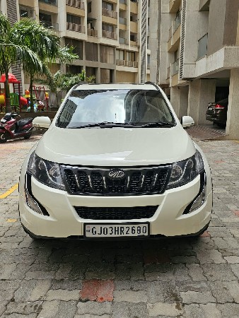 xuv500 w10 top model