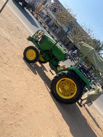 John deear વેચવાનુ