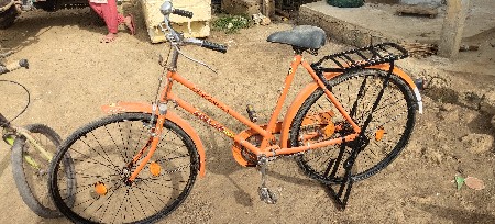 2 સાઈકલ વહેંચવા ની છે