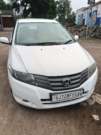 ફોર વ્હીલ વેચવાની છે
