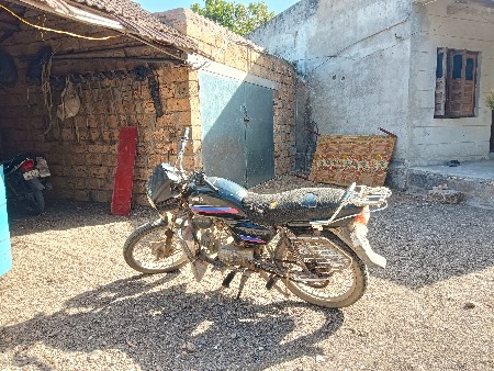 ટુ વિહલર વેચવાની છેં
