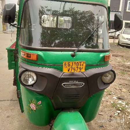 loding bajaj maxima