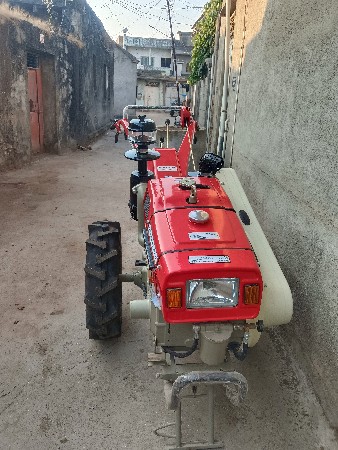 નવું શિંગડા વારુ ટ્રેકટર