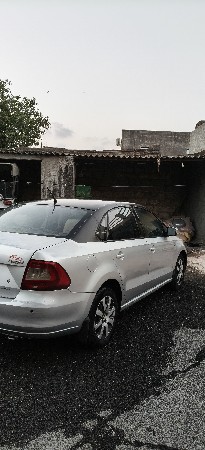 ફોર વ્હીલ વેંચવા ની છે