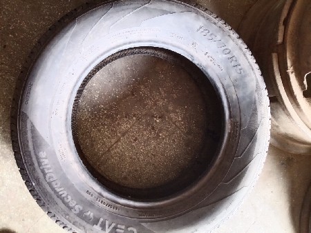 આ ટાયર વેચવાના છે.