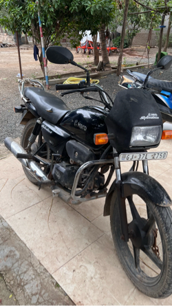 એક હાથે હાલેલી ગાડી
