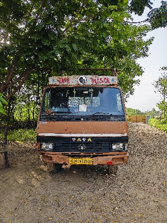 TATA 909