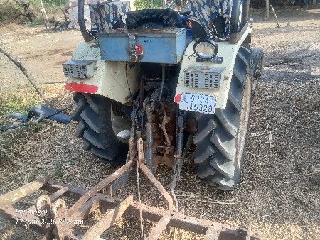 ટેકટર વેચાણ કરવાનુ છે