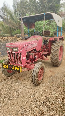 ટેકટર વેચવાનુ છે MAHINDAR B 275