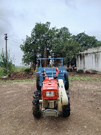 ટેકટર વેચવાનુ છે