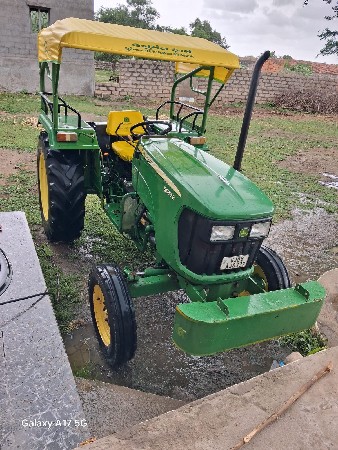 John Deere 5039 D