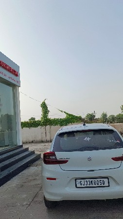 ફોર વીલ વેચવાની છે