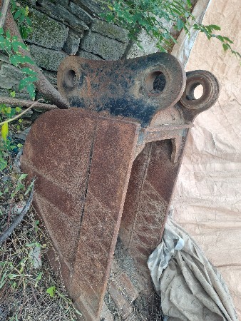 hyundai 215 bucket