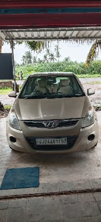 ફોર વ્હીલ-કાર વેચવાની છે