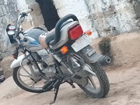 2014 નું મોડલ ગાડી કિંમત છે ₹40,00