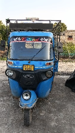 Bajaj maxima