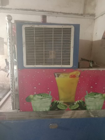 સોડા નુ મશીન વેચવા નુ છે.