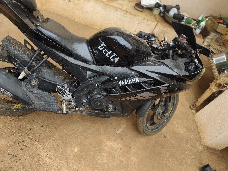 yamaha R15 V2
